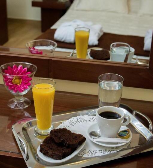 חדר סטנדרט לשלושה, Olympion