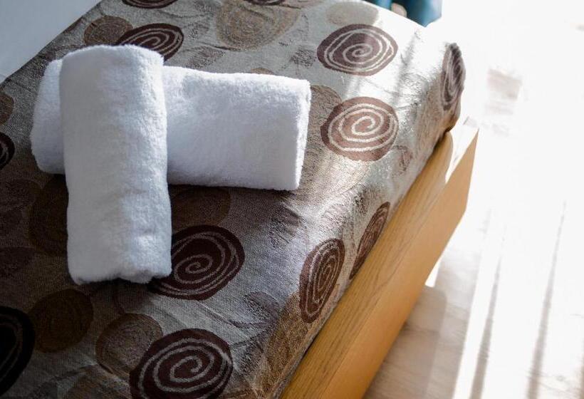 חדר דלוקס לשלושה, Olympion