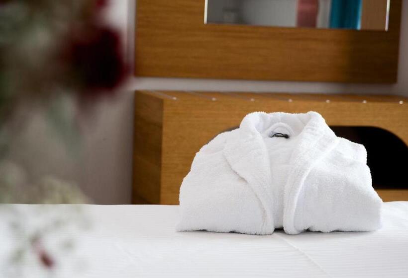 חדר דלוקס לשלושה, Olympion