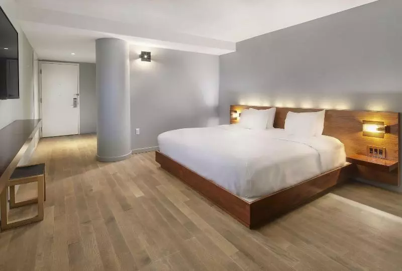 سوئیت با تخت بزرگ, Truss Hotel Times Square