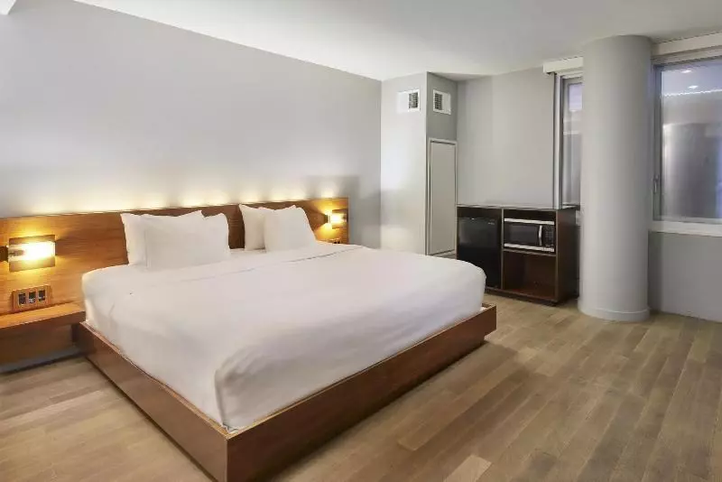 سوئیت با تخت بزرگ, Truss Hotel Times Square
