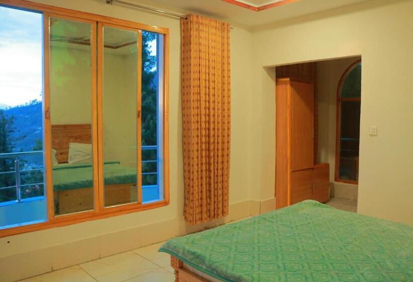 اتاق ساده سه‌ نفره, Pearl Continental Hotel Malam Jabba