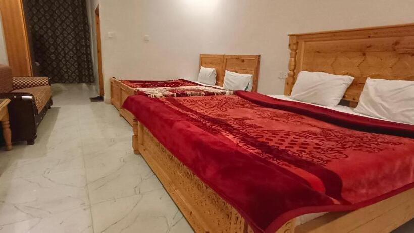 اتاق ساده سه‌ نفره, Pearl Continental Hotel Malam Jabba