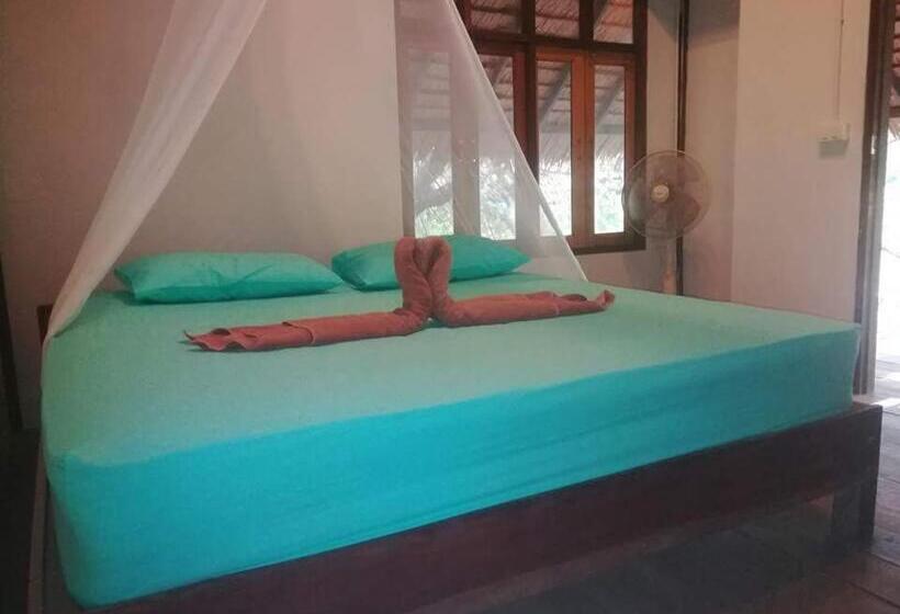 חדר סטנדרט נוף לגינה, Cashew Nut Bungalow, Ko Mook