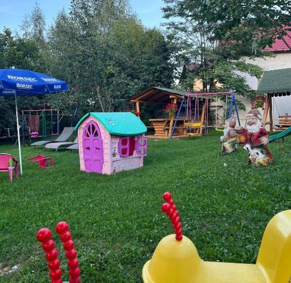 Дом 1 Спальня, Pensiunea Mary