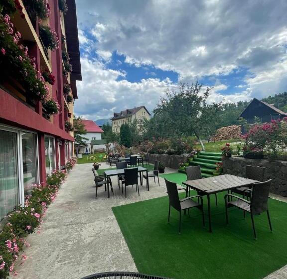 Дом 1 Спальня, Pensiunea Mary