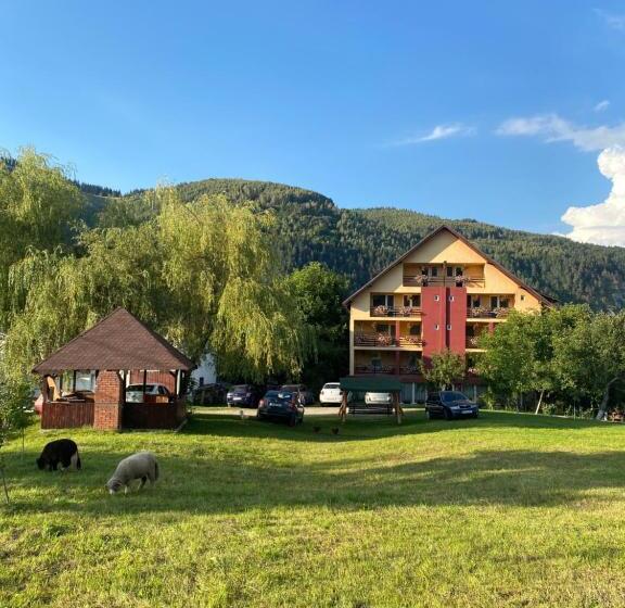 Дом 1 Спальня, Pensiunea Mary