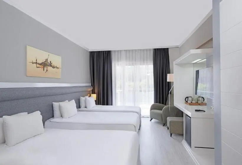 スーペリアの４人部屋, Dedeman Kemer Resort   Ultra All Inclusive