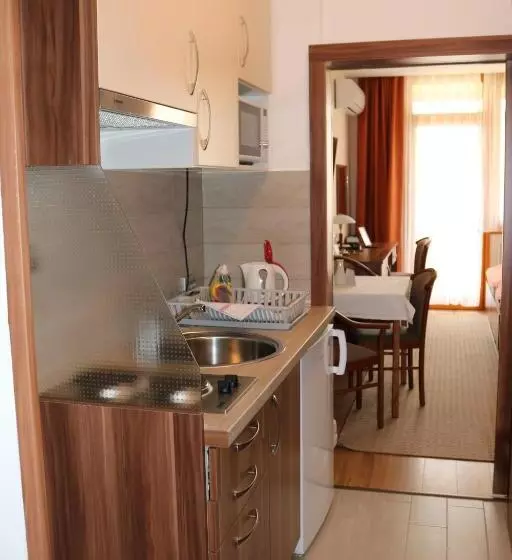 Monolocale Superiore, Apartman