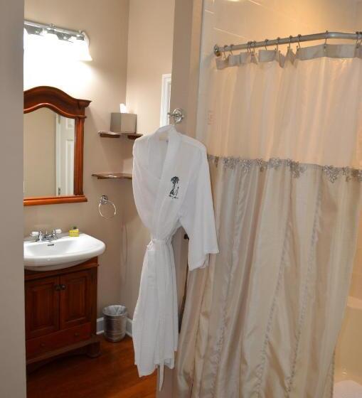 스탠다드 룸 킹사이즈 침대, Victorian House Bed And Breakfast