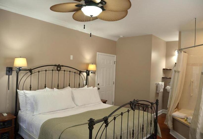 스탠다드 룸 킹사이즈 침대, Victorian House Bed And Breakfast