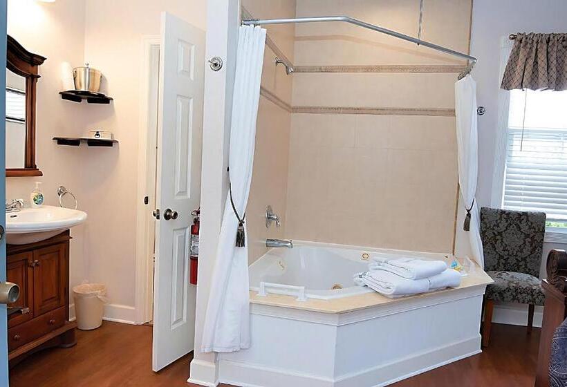 스탠다드 룸 킹사이즈 침대, Victorian House Bed And Breakfast