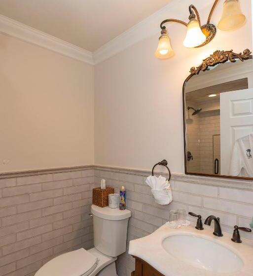 스탠다드 룸 킹사이즈 침대, Victorian House Bed And Breakfast