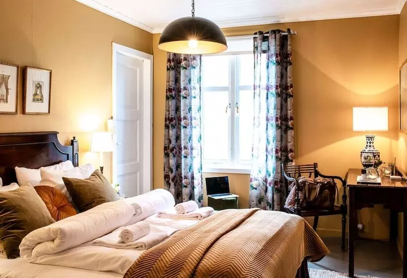 ダブルベッドスタンダードルーム, Fjærland Fjordstove Hotell   Huseby Hotelldrift As