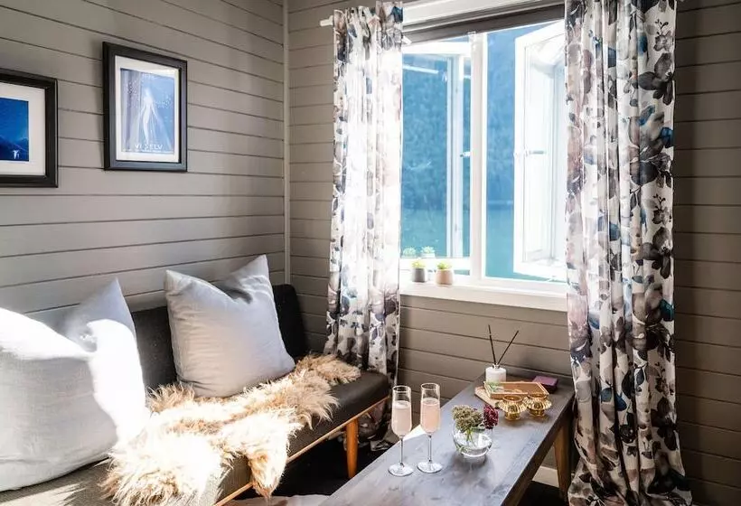 ダブルベッドのベーシックルーム, Fjærland Fjordstove Hotell   Huseby Hotelldrift As