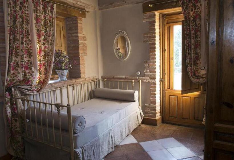 Полулюкс, Boutique Hoces Del Duraton