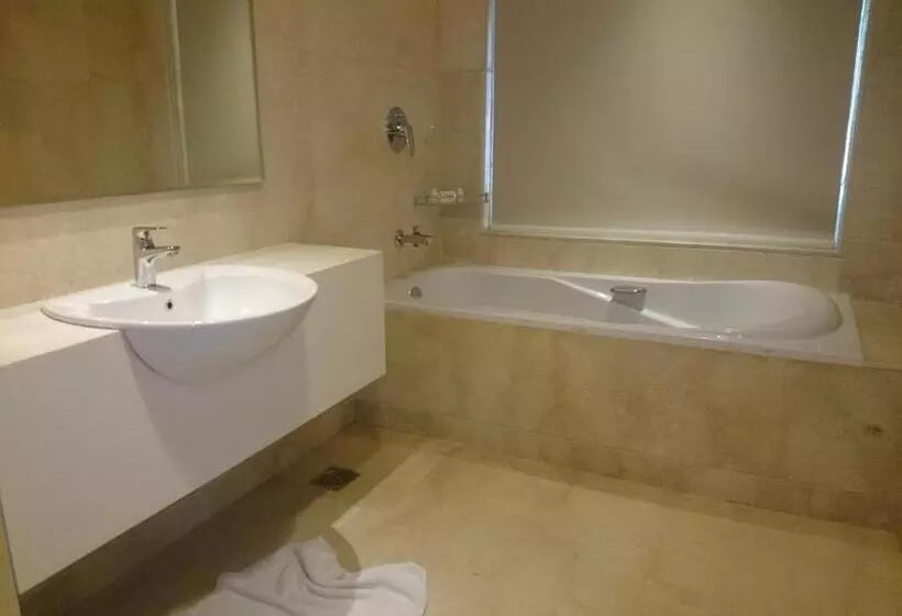 سوییت لوکس, Diana Heights Luxury