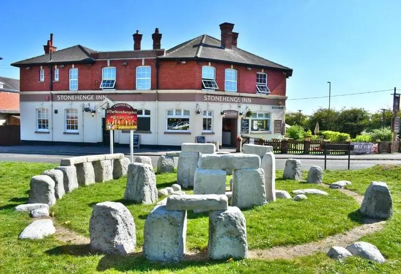 Perhehuone, Stonehenge Inn & Shepherds Huts