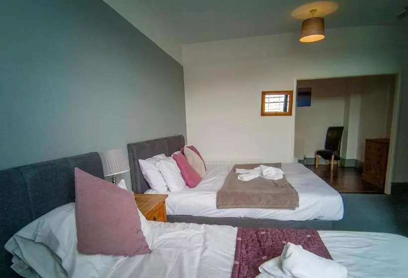 Perhehuone, Stonehenge Inn & Shepherds Huts