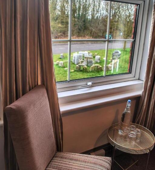Семейный Номер, Stonehenge Inn & Shepherds Huts