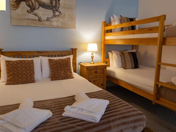 Четырехместный Номер Стандарт, Stonehenge Inn & Shepherds Huts