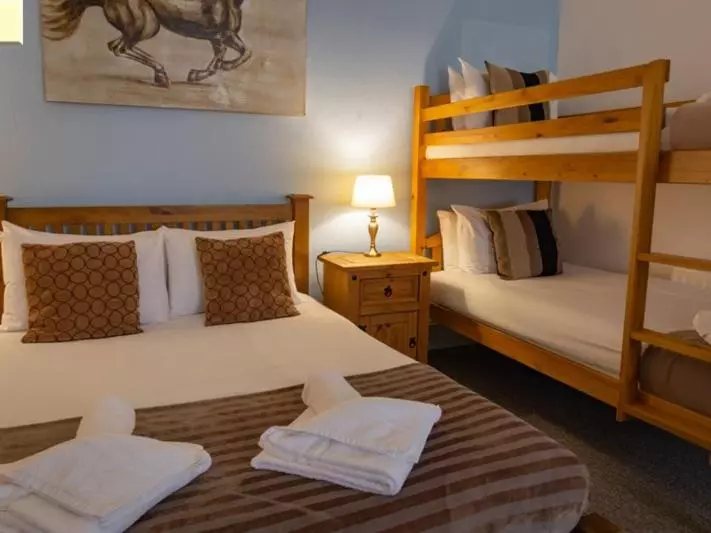 Standard Neljän Hengen Huone, Stonehenge Inn & Shepherds Huts