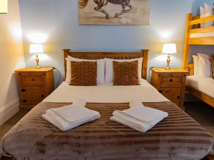 Standard Neljän Hengen Huone, Stonehenge Inn & Shepherds Huts