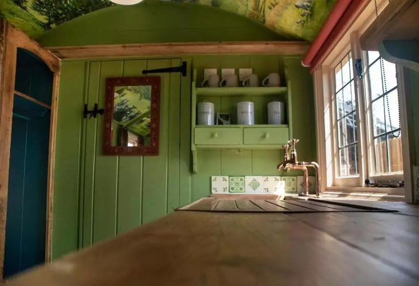 Maja/Mökki, Stonehenge Inn & Shepherds Huts