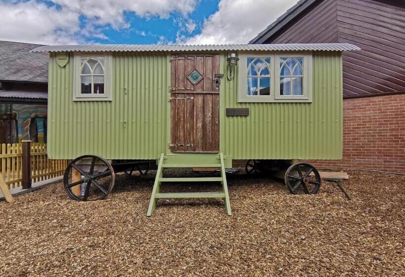 Хижина, Stonehenge Inn & Shepherds Huts