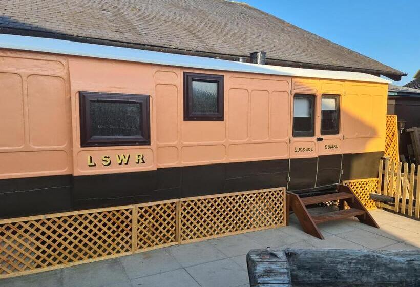 Номер Стандарт, Stonehenge Inn & Shepherds Huts