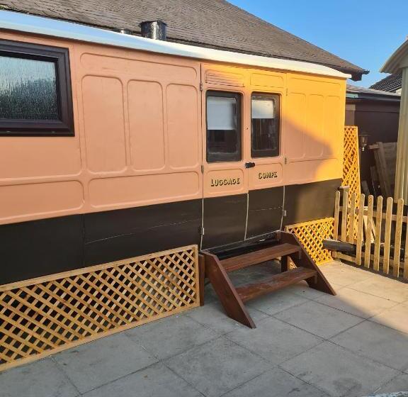 Номер Стандарт, Stonehenge Inn & Shepherds Huts