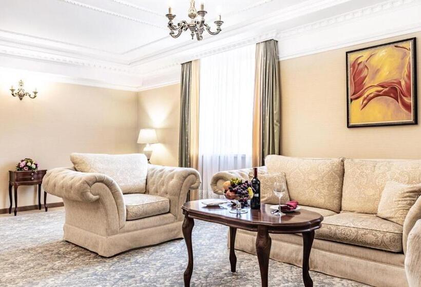 Люкс Сеньор, Windsor W Jachrance