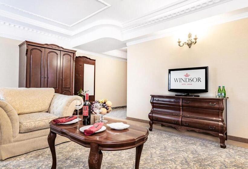 Люкс Сеньор, Windsor W Jachrance