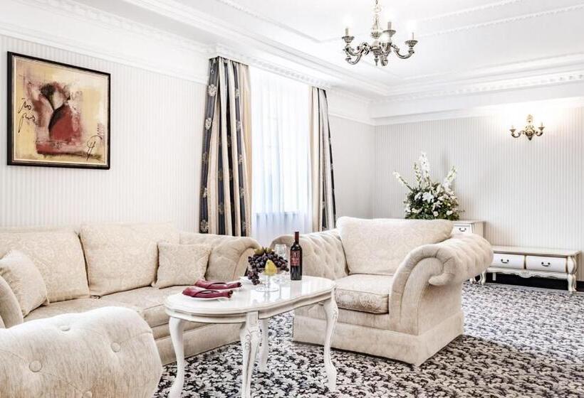 Люкс Сеньор, Windsor W Jachrance