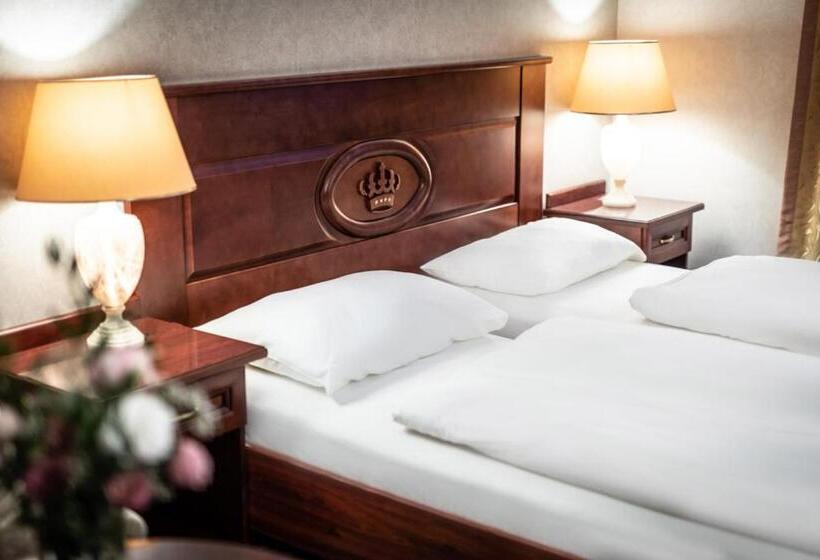 Студия Deluxe, Windsor W Jachrance