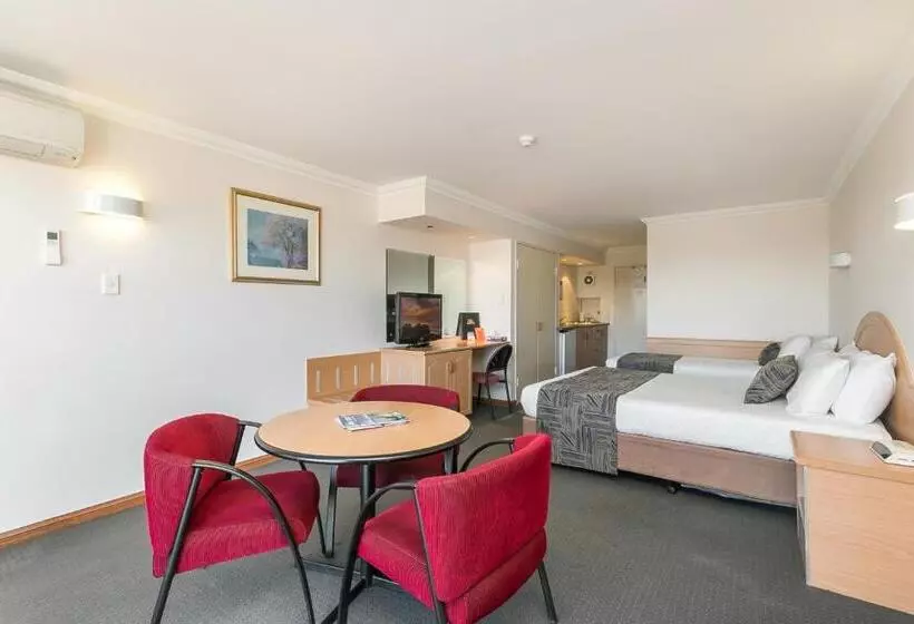 スーペリアースイート, Great Eastern Motor Lodge