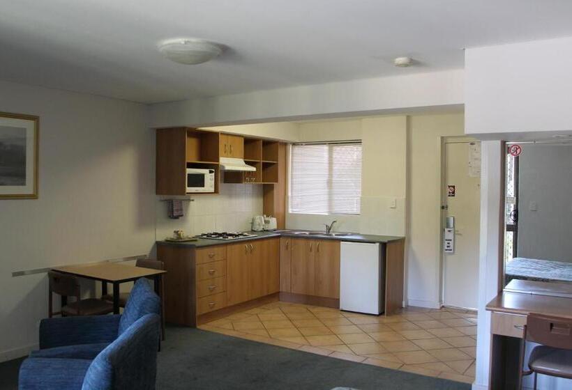 סטודיו דלוקס, Great Eastern Motor Lodge