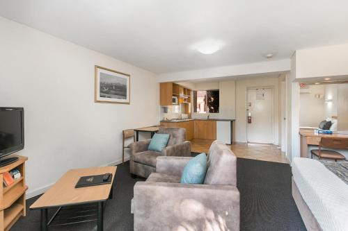 סטודיו דלוקס, Great Eastern Motor Lodge