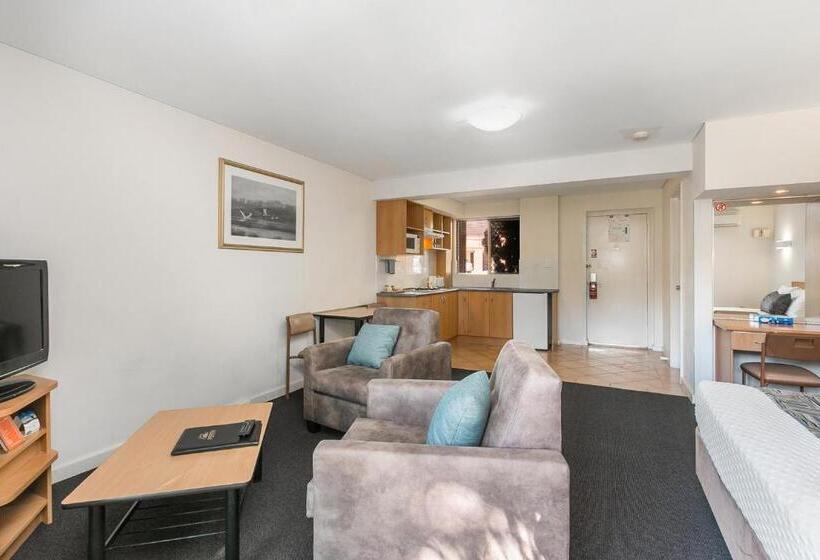 סטודיו דלוקס, Great Eastern Motor Lodge