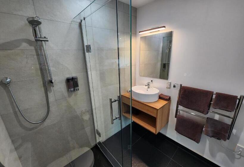 اتاق عادی, The Strand