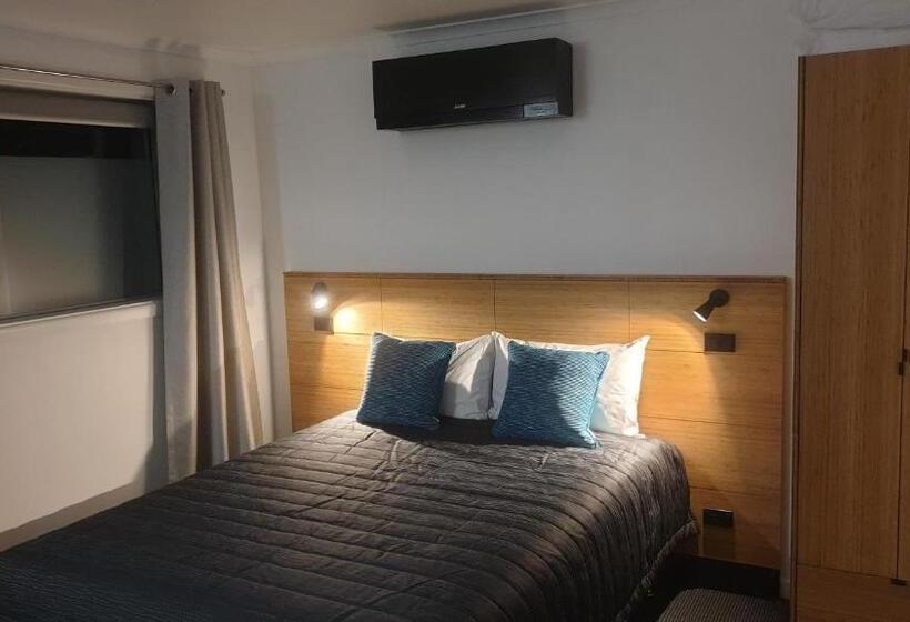 اتاق عادی, The Strand