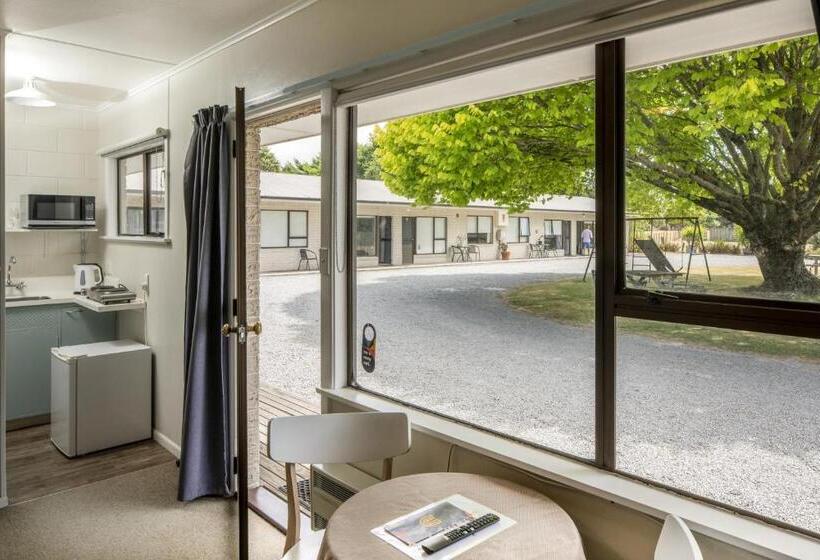 标准工作室, U Studios Masterton