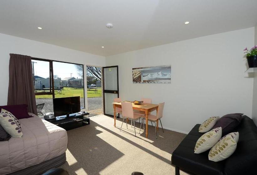 带2个卧室的公寓, U Studios Masterton