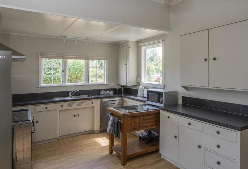 带共用浴室的标准房间, U Studios Masterton