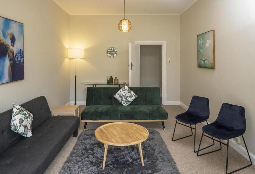 带共用浴室的标准房间, U Studios Masterton