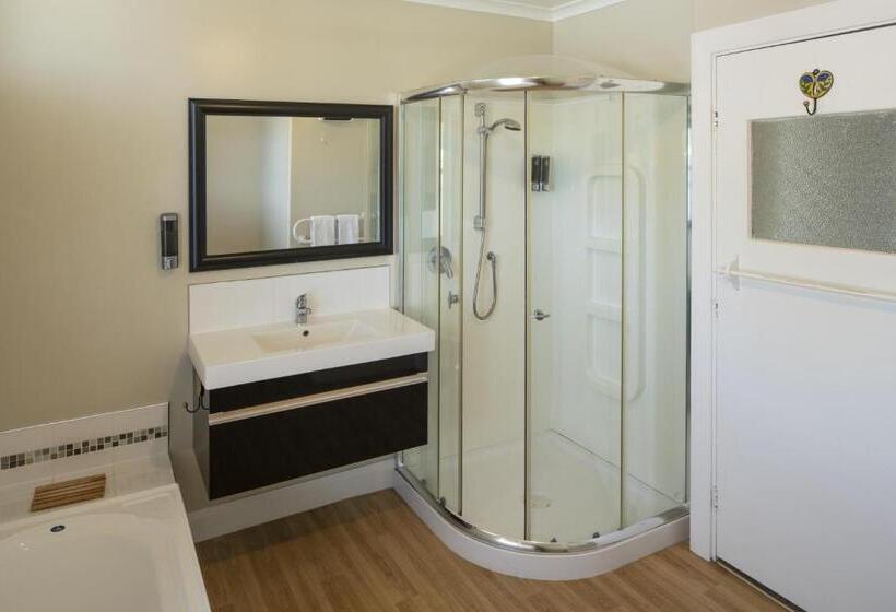 标准单人间共用浴室, U Studios Masterton