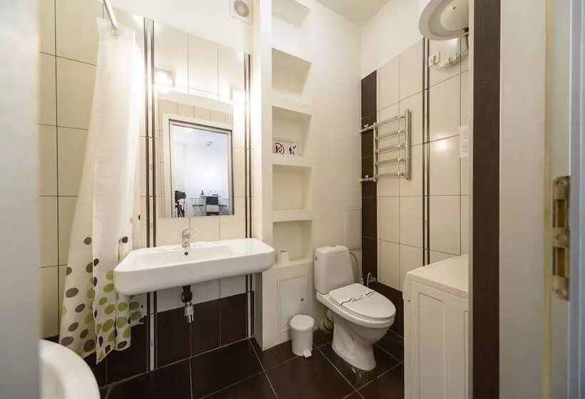 Huoneisto 1 Makuuhuone Pohjakerros, Partner Guest House Baseina