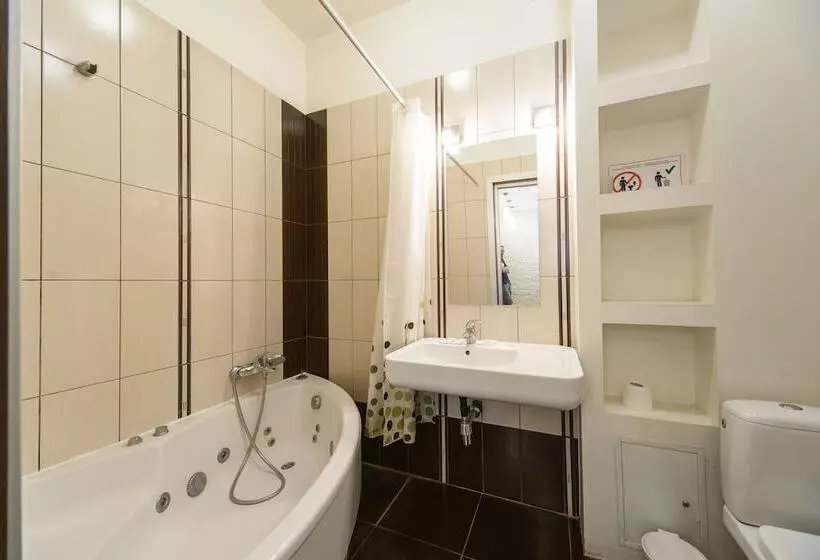 Huoneisto 1 Makuuhuone Pohjakerros, Partner Guest House Baseina