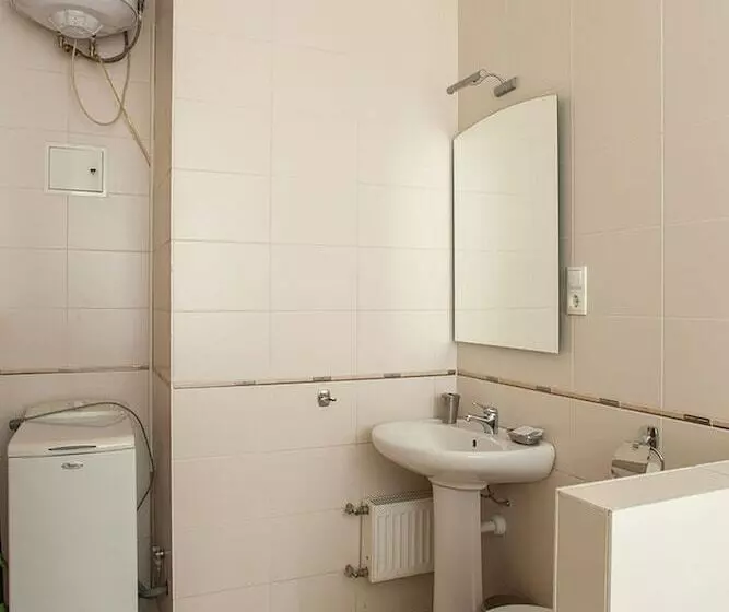 Standard-studio, Partner Guest House Baseina