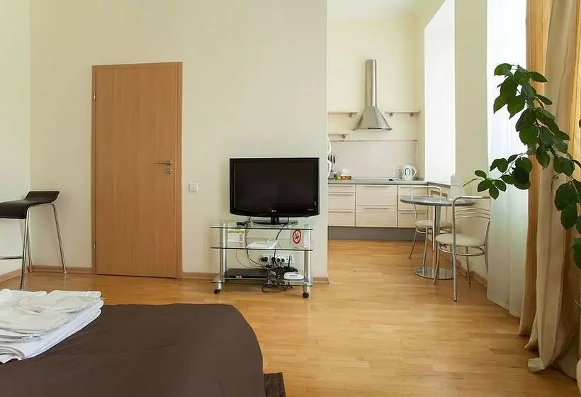 Standard-studio, Partner Guest House Baseina